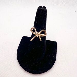Gold tone bow ring - ~size 8.25